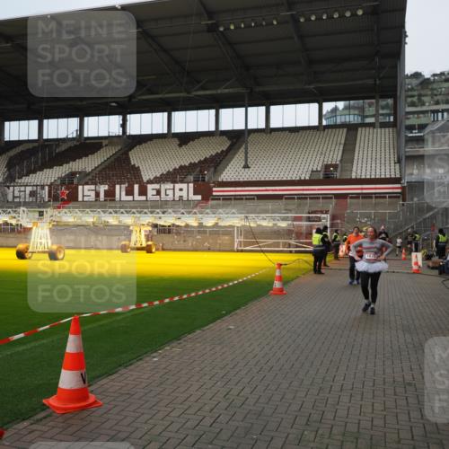 07.12.2025 - St. Pauli X-Mass-Run No. 15 Fabian Wolf http://msf.ph/oto/9423494 07.12.2025 12:01:05 Ziel 124, 1635, 1665, 1880, 2463 meine-sportfotos.de