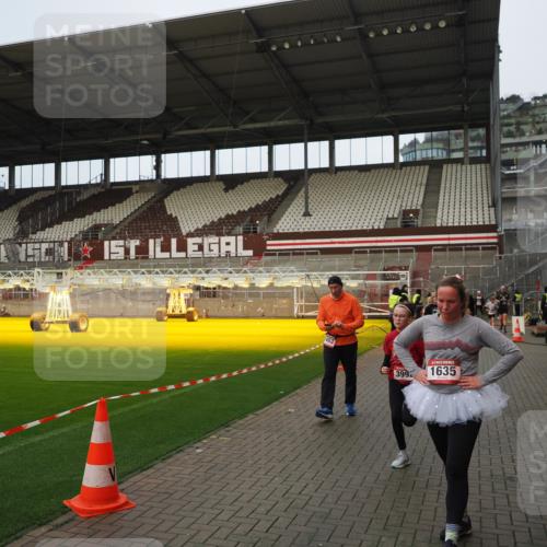 07.12.2025 - St. Pauli X-Mass-Run No. 15 Fabian Wolf http://msf.ph/oto/9423495 07.12.2025 12:01:10 Ziel 124, 1635, 1665, 1880, 1923, 1928, 2463, 3811, 3813, 3992 meine-sportfotos.de