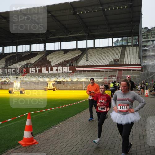 07.12.2025 - St. Pauli X-Mass-Run No. 15 Fabian Wolf http://msf.ph/oto/9423496 07.12.2025 12:01:10 Ziel 124, 1635, 1665, 1880, 1923, 1928, 2463, 3811, 3813, 3992 meine-sportfotos.de