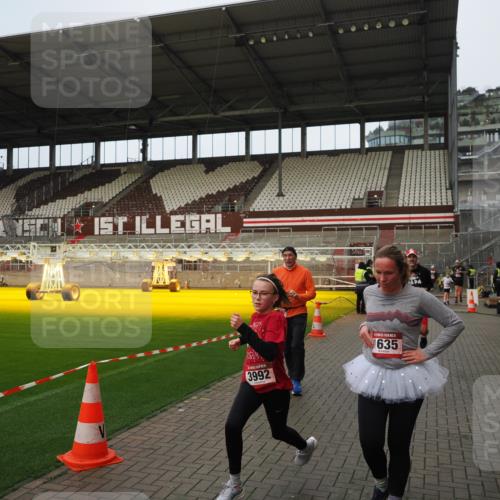 07.12.2025 - St. Pauli X-Mass-Run No. 15 Fabian Wolf http://msf.ph/oto/9423497 07.12.2025 12:01:10 Ziel 124, 1635, 1665, 1880, 1923, 1928, 2463, 3811, 3813, 3992 meine-sportfotos.de