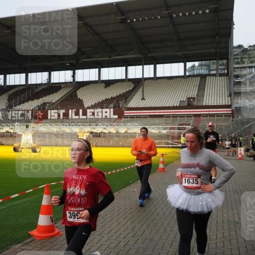 07.12.2025 - St. Pauli X-Mass-Run No. 15 Fabian Wolf http://msf.ph/oto/9423498 07.12.2025 12:01:11 Ziel 124, 1635, 1665, 1880, 1923, 1928, 2463, 3811, 3813, 3992 meine-sportfotos.de