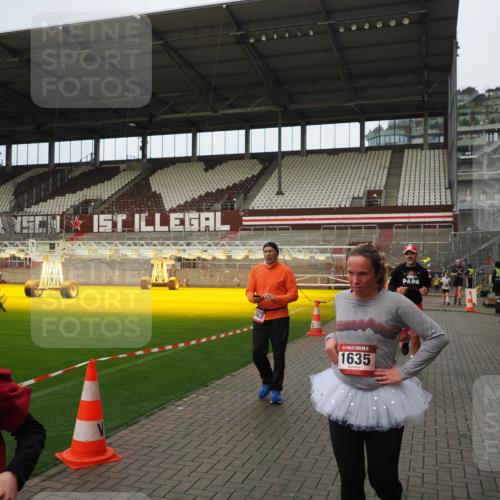 07.12.2025 - St. Pauli X-Mass-Run No. 15 Fabian Wolf http://msf.ph/oto/9423499 07.12.2025 12:01:11 Ziel 124, 1635, 1665, 1880, 1923, 1928, 2463, 3811, 3813, 3992 meine-sportfotos.de