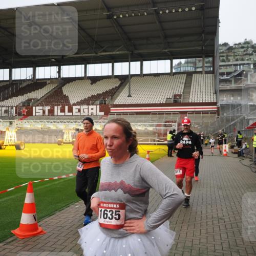 07.12.2025 - St. Pauli X-Mass-Run No. 15 Fabian Wolf http://msf.ph/oto/9423501 07.12.2025 12:01:12 Ziel 124, 1635, 1665, 1880, 1923, 1928, 2463, 3811, 3813, 3992 meine-sportfotos.de