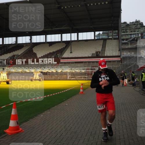 07.12.2025 - St. Pauli X-Mass-Run No. 15 Fabian Wolf http://msf.ph/oto/9423502 07.12.2025 12:01:13 Ziel 124, 1635, 1665, 1923, 1928, 2463, 3811, 3813, 3992 meine-sportfotos.de