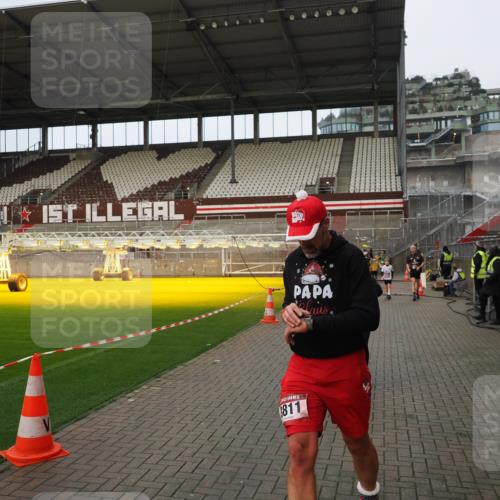 07.12.2025 - St. Pauli X-Mass-Run No. 15 Fabian Wolf http://msf.ph/oto/9423503 07.12.2025 12:01:14 Ziel 124, 1635, 1923, 1928, 2463, 3811, 3813, 3992 meine-sportfotos.de