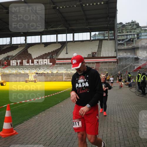 07.12.2025 - St. Pauli X-Mass-Run No. 15 Fabian Wolf http://msf.ph/oto/9423504 07.12.2025 12:01:15 Ziel 1635, 1923, 1928, 2463, 3811, 3813, 3992 meine-sportfotos.de