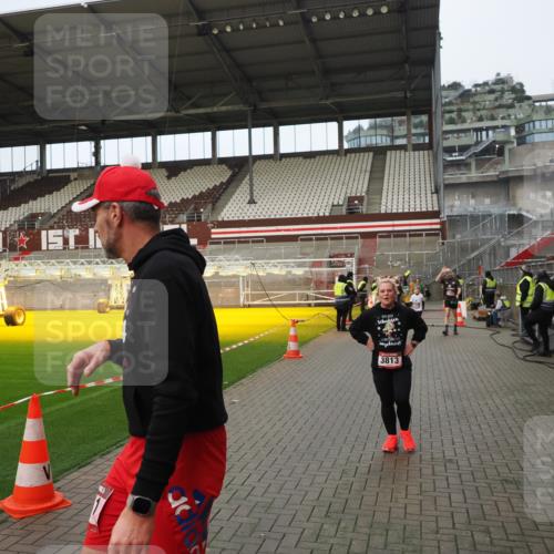 07.12.2025 - St. Pauli X-Mass-Run No. 15 Fabian Wolf http://msf.ph/oto/9423506 07.12.2025 12:01:15 Ziel 1635, 1923, 1928, 2463, 3811, 3813, 3992 meine-sportfotos.de