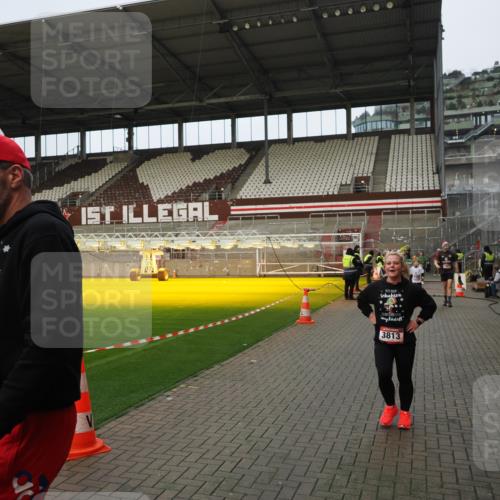 07.12.2025 - St. Pauli X-Mass-Run No. 15 Fabian Wolf http://msf.ph/oto/9423507 07.12.2025 12:01:16 Ziel 1635, 1923, 1928, 1932, 2463, 3811, 3813, 3992 meine-sportfotos.de