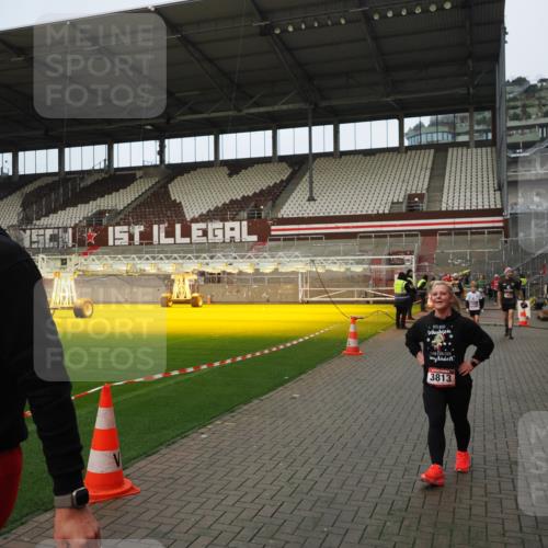 07.12.2025 - St. Pauli X-Mass-Run No. 15 Fabian Wolf http://msf.ph/oto/9423508 07.12.2025 12:01:16 Ziel 1635, 1923, 1928, 1932, 2463, 3811, 3813, 3992 meine-sportfotos.de