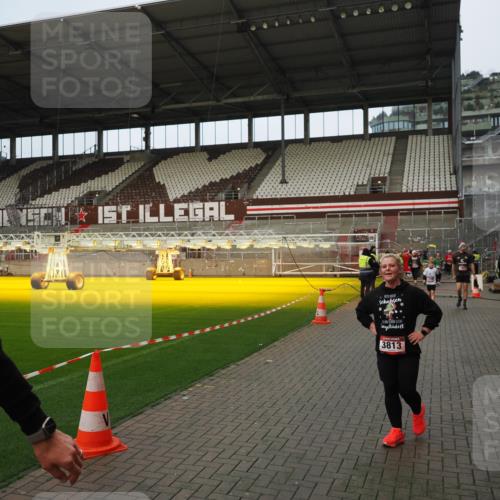 07.12.2025 - St. Pauli X-Mass-Run No. 15 Fabian Wolf http://msf.ph/oto/9423509 07.12.2025 12:01:16 Ziel 1635, 1923, 1928, 1932, 2463, 3811, 3813, 3992 meine-sportfotos.de