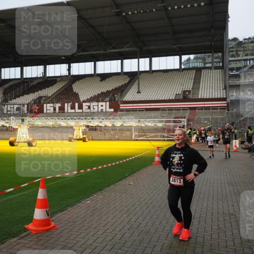 07.12.2025 - St. Pauli X-Mass-Run No. 15 Fabian Wolf http://msf.ph/oto/9423511 07.12.2025 12:01:17 Ziel 1923, 1928, 1930, 1932, 2463, 3811, 3813, 3992 meine-sportfotos.de