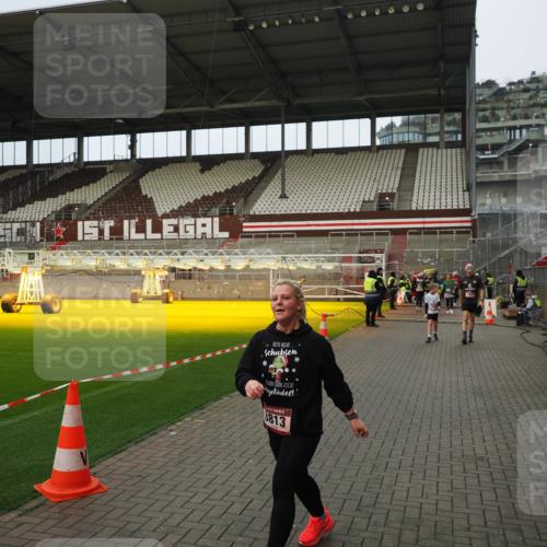 07.12.2025 - St. Pauli X-Mass-Run No. 15 Fabian Wolf http://msf.ph/oto/9423513 07.12.2025 12:01:17 Ziel 1923, 1928, 1930, 1932, 2463, 3811, 3813, 3992 meine-sportfotos.de