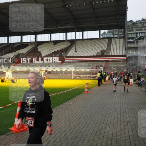 07.12.2025 - St. Pauli X-Mass-Run No. 15 Fabian Wolf http://msf.ph/oto/9423515 07.12.2025 12:01:18 Ziel 1923, 1928, 1930, 1932, 2463, 3811, 3813, 3992 meine-sportfotos.de