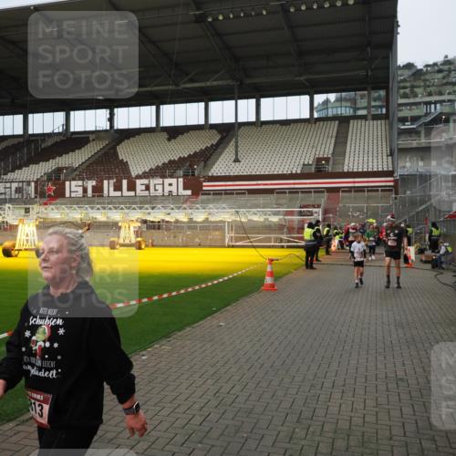 07.12.2025 - St. Pauli X-Mass-Run No. 15 Fabian Wolf http://msf.ph/oto/9423516 07.12.2025 12:01:18 Ziel 1923, 1928, 1930, 1932, 2463, 3811, 3813, 3992 meine-sportfotos.de