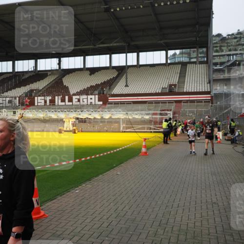 07.12.2025 - St. Pauli X-Mass-Run No. 15 Fabian Wolf http://msf.ph/oto/9423517 07.12.2025 12:01:19 Ziel 1923, 1928, 1930, 1932, 2463, 3811, 3813, 3990, 3992 meine-sportfotos.de