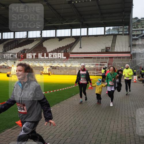 07.12.2025 - St. Pauli X-Mass-Run No. 15 Fabian Wolf http://msf.ph/oto/9423537 07.12.2025 12:01:30 Ziel 1786, 1923, 1930, 1932, 2987, 2991, 3385, 3463, 3531, 3990 meine-sportfotos.de