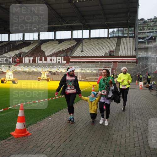 07.12.2025 - St. Pauli X-Mass-Run No. 15 Fabian Wolf http://msf.ph/oto/9423539 07.12.2025 12:01:31 Ziel 1786, 1930, 1932, 2987, 2991, 3385, 3463, 3531, 3981, 3990 meine-sportfotos.de