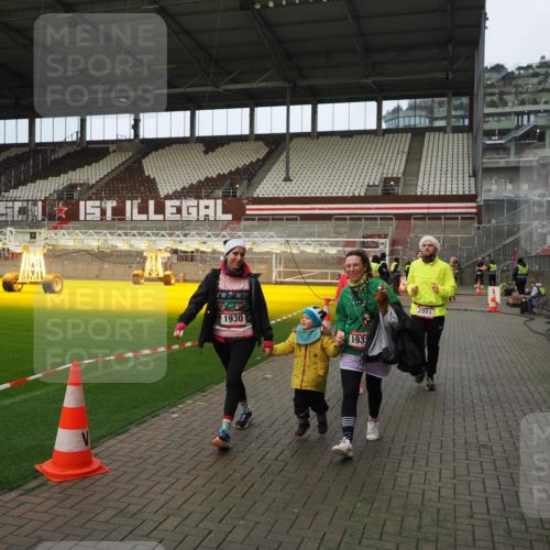 07.12.2025 - St. Pauli X-Mass-Run No. 15 Fabian Wolf http://msf.ph/oto/9423540 07.12.2025 12:01:31 Ziel 1786, 1930, 1932, 2987, 2991, 3385, 3463, 3531, 3981, 3990 meine-sportfotos.de