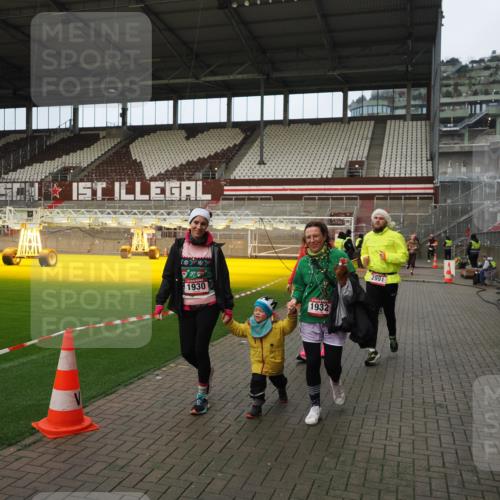 07.12.2025 - St. Pauli X-Mass-Run No. 15 Fabian Wolf http://msf.ph/oto/9423541 07.12.2025 12:01:31 Ziel 1786, 1930, 1932, 2987, 2991, 3385, 3463, 3531, 3981, 3990 meine-sportfotos.de