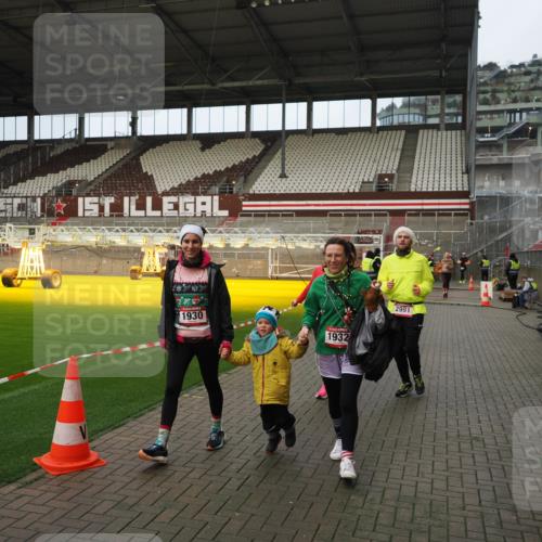 07.12.2025 - St. Pauli X-Mass-Run No. 15 Fabian Wolf http://msf.ph/oto/9423542 07.12.2025 12:01:31 Ziel 1786, 1930, 1932, 2987, 2991, 3385, 3463, 3531, 3981, 3990 meine-sportfotos.de