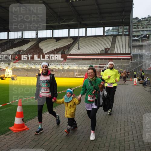 07.12.2025 - St. Pauli X-Mass-Run No. 15 Fabian Wolf http://msf.ph/oto/9423543 07.12.2025 12:01:32 Ziel 1786, 1930, 1932, 2987, 2991, 3385, 3463, 3531, 3981, 3990 meine-sportfotos.de