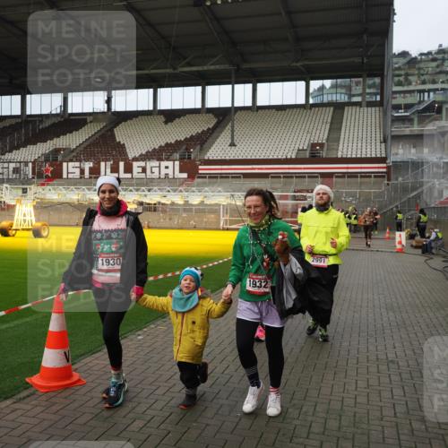 07.12.2025 - St. Pauli X-Mass-Run No. 15 Fabian Wolf http://msf.ph/oto/9423544 07.12.2025 12:01:32 Ziel 1786, 1930, 1932, 2987, 2991, 3385, 3463, 3531, 3981, 3990 meine-sportfotos.de