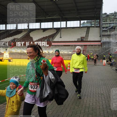 07.12.2025 - St. Pauli X-Mass-Run No. 15 Fabian Wolf http://msf.ph/oto/9423549 07.12.2025 12:01:33 Ziel 1786, 1930, 1932, 2987, 2991, 3385, 3463, 3531, 3981, 3990, 4753 meine-sportfotos.de