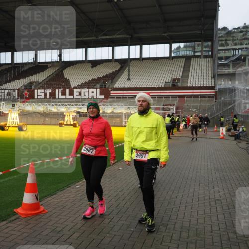 07.12.2025 - St. Pauli X-Mass-Run No. 15 Fabian Wolf http://msf.ph/oto/9423553 07.12.2025 12:01:34 Ziel 1786, 1930, 1932, 2987, 2991, 3385, 3463, 3531, 3981, 3990, 4753 meine-sportfotos.de