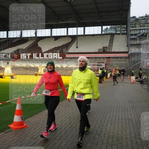 07.12.2025 - St. Pauli X-Mass-Run No. 15 Fabian Wolf http://msf.ph/oto/9423554 07.12.2025 12:01:34 Ziel 1786, 1930, 1932, 2987, 2991, 3385, 3463, 3531, 3981, 3990, 4753 meine-sportfotos.de