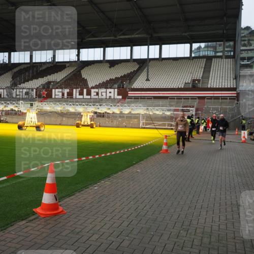 07.12.2025 - St. Pauli X-Mass-Run No. 15 Fabian Wolf http://msf.ph/oto/9423561 07.12.2025 12:01:37 Ziel 1719, 1786, 1930, 2987, 2991, 3385, 3463, 3531, 3981, 3990, 4753 meine-sportfotos.de