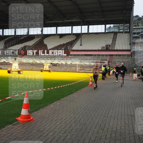 07.12.2025 - St. Pauli X-Mass-Run No. 15 Fabian Wolf http://msf.ph/oto/9423562 07.12.2025 12:01:38 Ziel 1719, 1786, 2987, 2991, 3385, 3463, 3531, 3981, 3990, 4753 meine-sportfotos.de