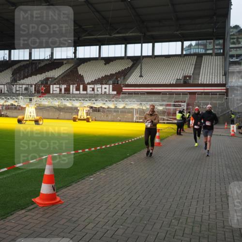 07.12.2025 - St. Pauli X-Mass-Run No. 15 Fabian Wolf http://msf.ph/oto/9423564 07.12.2025 12:01:39 Ziel 1719, 1786, 2987, 2991, 3385, 3463, 3531, 3981, 3990, 4753 meine-sportfotos.de