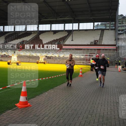 07.12.2025 - St. Pauli X-Mass-Run No. 15 Fabian Wolf http://msf.ph/oto/9423566 07.12.2025 12:01:40 Ziel 1719, 1786, 2987, 2991, 3385, 3463, 3531, 3981, 4753 meine-sportfotos.de
