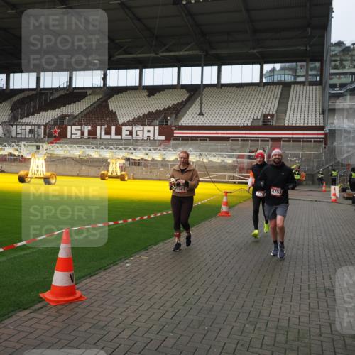 07.12.2025 - St. Pauli X-Mass-Run No. 15 Fabian Wolf http://msf.ph/oto/9423568 07.12.2025 12:01:40 Ziel 1719, 1786, 2987, 2991, 3385, 3463, 3531, 3981, 4753 meine-sportfotos.de