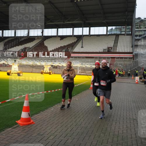 07.12.2025 - St. Pauli X-Mass-Run No. 15 Fabian Wolf http://msf.ph/oto/9423571 07.12.2025 12:01:41 Ziel 1719, 1786, 2987, 2991, 3981, 4753 meine-sportfotos.de