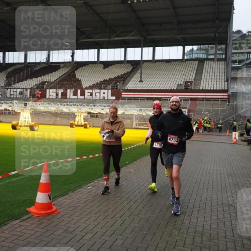 07.12.2025 - St. Pauli X-Mass-Run No. 15 Fabian Wolf http://msf.ph/oto/9423572 07.12.2025 12:01:41 Ziel 1719, 1786, 2987, 2991, 3981, 4753 meine-sportfotos.de