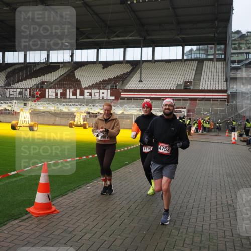 07.12.2025 - St. Pauli X-Mass-Run No. 15 Fabian Wolf http://msf.ph/oto/9423573 07.12.2025 12:01:41 Ziel 1719, 1786, 2987, 2991, 3981, 4753 meine-sportfotos.de