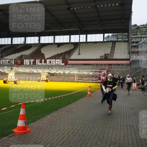 07.12.2025 - St. Pauli X-Mass-Run No. 15 Fabian Wolf http://msf.ph/oto/9423577 07.12.2025 12:01:51 Ziel 576, 926, 928, 933, 1719, 2411, 2539, 2868, 3869, 3981, 4107, 4109, 4753 meine-sportfotos.de