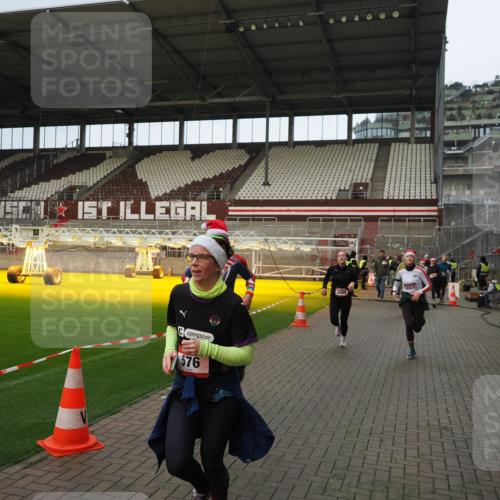 07.12.2025 - St. Pauli X-Mass-Run No. 15 Fabian Wolf http://msf.ph/oto/9423585 07.12.2025 12:01:53 Ziel 576, 926, 928, 933, 1719, 2411, 2539, 2868, 3869, 4107, 4109, 4156, 4369, 4370, 4753 meine-sportfotos.de