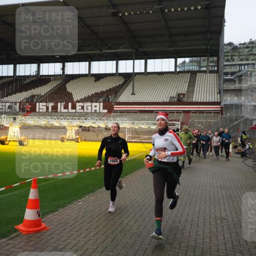 07.12.2025 - St. Pauli X-Mass-Run No. 15 Fabian Wolf http://msf.ph/oto/9423592 07.12.2025 12:01:54 Ziel 576, 926, 928, 933, 1719, 2411, 2539, 2868, 3869, 4107, 4109, 4156, 4369, 4370 meine-sportfotos.de