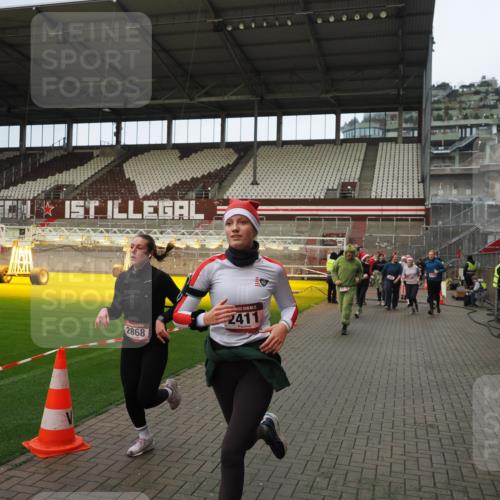 07.12.2025 - St. Pauli X-Mass-Run No. 15 Fabian Wolf http://msf.ph/oto/9423594 07.12.2025 12:01:55 Ziel 576, 926, 928, 933, 1719, 2411, 2539, 2868, 3869, 4107, 4109, 4156, 4369, 4370 meine-sportfotos.de