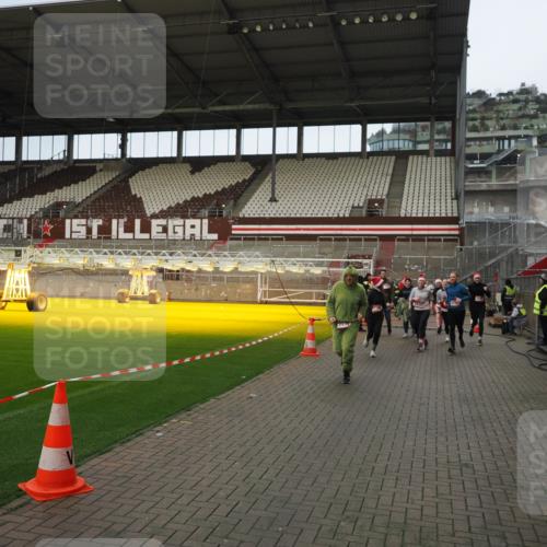 07.12.2025 - St. Pauli X-Mass-Run No. 15 Fabian Wolf http://msf.ph/oto/9423598 07.12.2025 12:01:56 Ziel 576, 926, 928, 933, 2411, 2539, 2868, 3869, 4107, 4109, 4156, 4369, 4370 meine-sportfotos.de