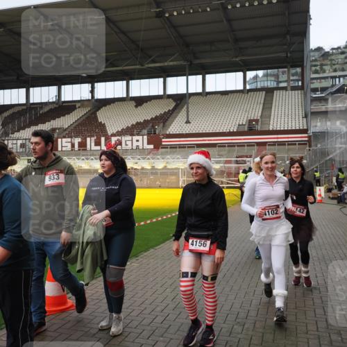 07.12.2025 - St. Pauli X-Mass-Run No. 15 Fabian Wolf http://msf.ph/oto/9423633 07.12.2025 12:02:05 Ziel 926, 928, 933, 2411, 2539, 2868, 3869, 4102, 4107, 4109, 4142, 4156, 4253, 4369, 4370 meine-sportfotos.de