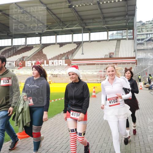 07.12.2025 - St. Pauli X-Mass-Run No. 15 Fabian Wolf http://msf.ph/oto/9423635 07.12.2025 12:02:05 Ziel 926, 928, 933, 2411, 2539, 2868, 3869, 4102, 4107, 4109, 4142, 4156, 4253, 4369, 4370 meine-sportfotos.de