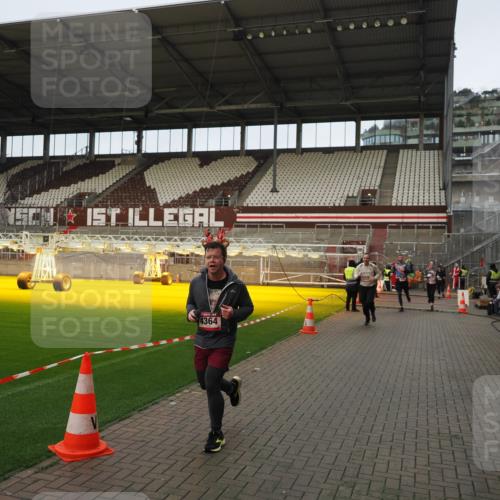 07.12.2025 - St. Pauli X-Mass-Run No. 15 Fabian Wolf http://msf.ph/oto/9423646 07.12.2025 12:02:19 Ziel 2936, 2940, 3203, 4253, 4364 meine-sportfotos.de