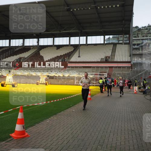 07.12.2025 - St. Pauli X-Mass-Run No. 15 Fabian Wolf http://msf.ph/oto/9423651 07.12.2025 12:02:21 Ziel 2936, 2940, 3203, 3837, 4364 meine-sportfotos.de