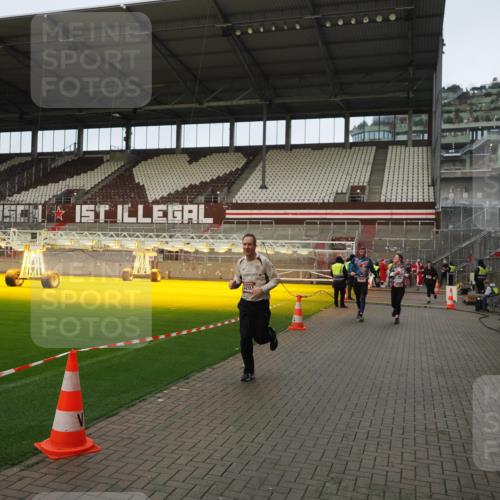 07.12.2025 - St. Pauli X-Mass-Run No. 15 Fabian Wolf http://msf.ph/oto/9423653 07.12.2025 12:02:22 Ziel 2936, 2940, 3203, 3837, 4364 meine-sportfotos.de