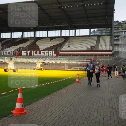 07.12.2025 - St. Pauli X-Mass-Run No. 15 Fabian Wolf http://msf.ph/oto/9423659 07.12.2025 12:02:24 Ziel 1979, 1983, 2936, 2940, 3203, 3837, 4364 meine-sportfotos.de