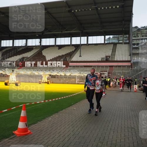 07.12.2025 - St. Pauli X-Mass-Run No. 15 Fabian Wolf http://msf.ph/oto/9423665 07.12.2025 12:02:26 Ziel 235, 1979, 1983, 2936, 2940, 3203, 3429, 3837, 4364 meine-sportfotos.de