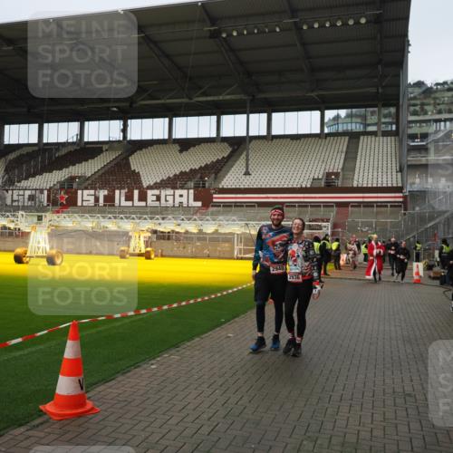 07.12.2025 - St. Pauli X-Mass-Run No. 15 Fabian Wolf http://msf.ph/oto/9423666 07.12.2025 12:02:26 Ziel 235, 1979, 1983, 2936, 2940, 3203, 3429, 3837, 4364 meine-sportfotos.de